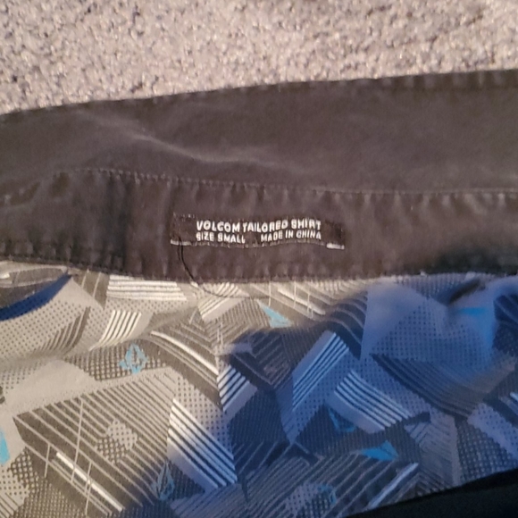 Volcom Button Up - Picture 2 of 3